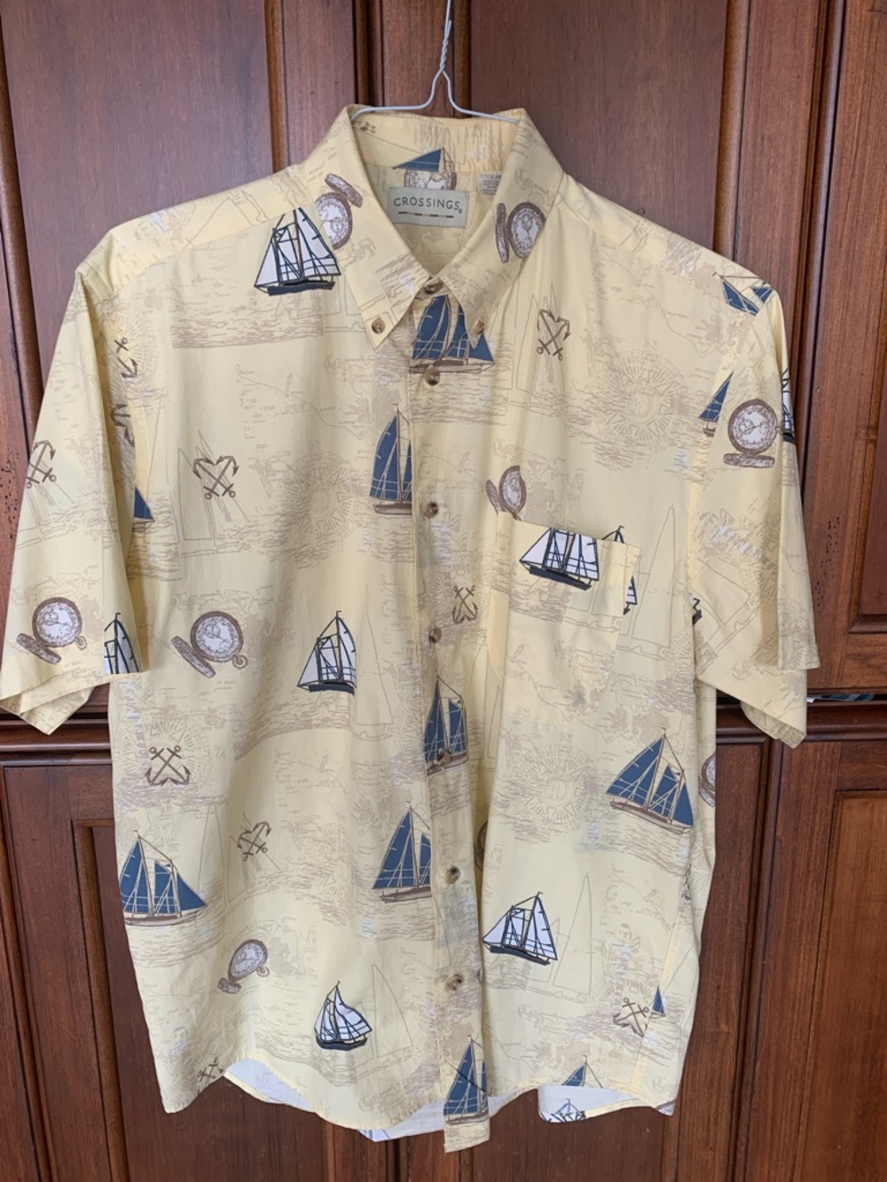 Men’s Short-Sleeve Sailboat Print Shirt in Pale Yellow Large